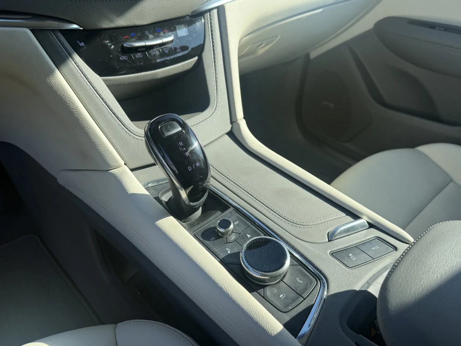 Cadillac XT5 photo 15