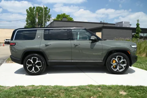 More photos of 2022 Rivian R1S Launch Edition at City of Cars, MI