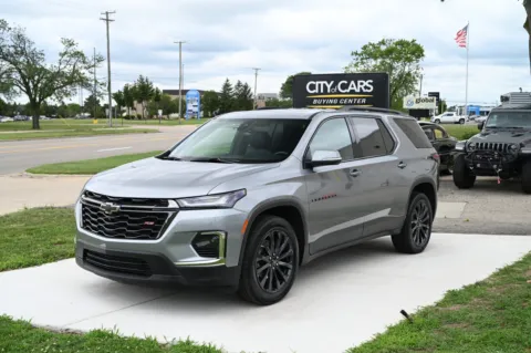 Gray 2023 Chevrolet Traverse RS for sale in Troy, MI
