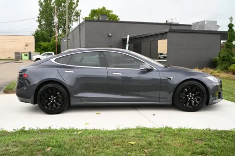 More photos of 2017 Tesla Model S 75D at City of Cars, MI