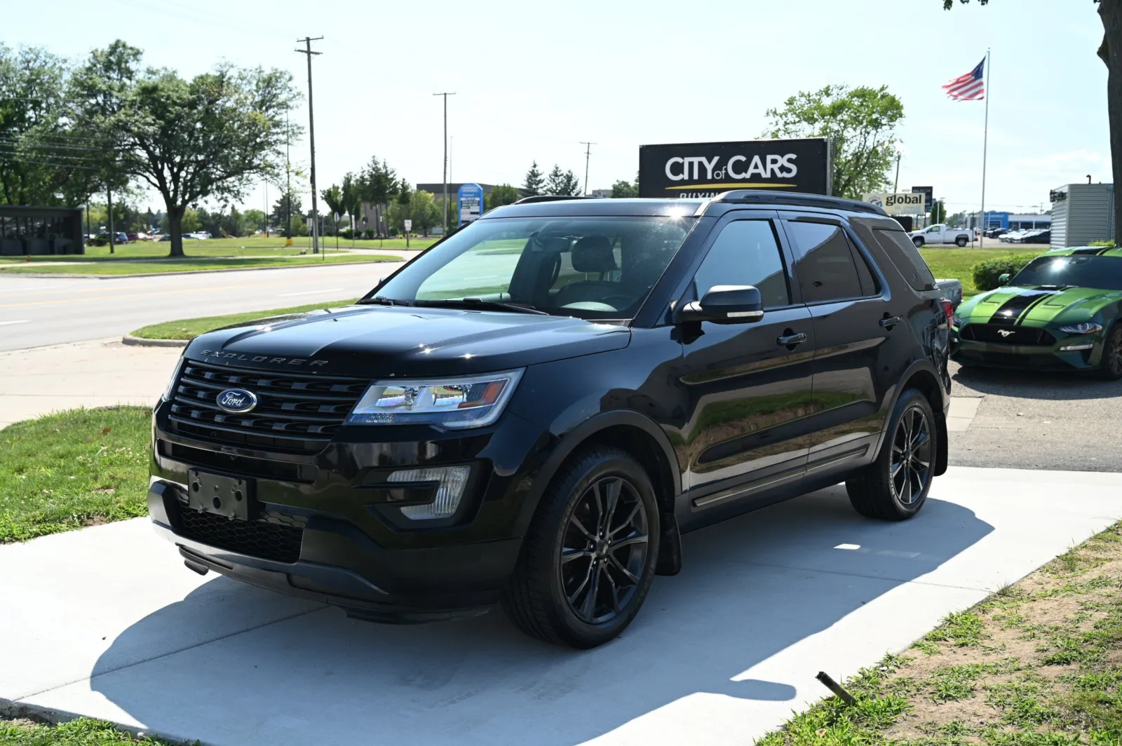 Black 2017 Ford Explorer XLT for sale in Troy, MI