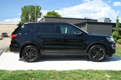 More photos of 2017 Ford Explorer XLT at City of Cars, MI