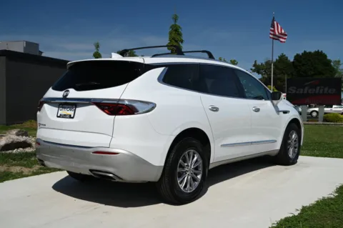 More photos of 2024 Buick Enclave Essence at City of Cars, MI