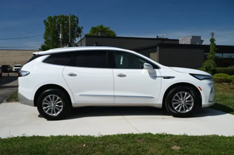 More photos of 2024 Buick Enclave Essence at City of Cars, MI