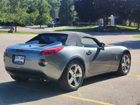 More photos of 2006 Pontiac Solstice Convertible 2D at City of Cars, MI