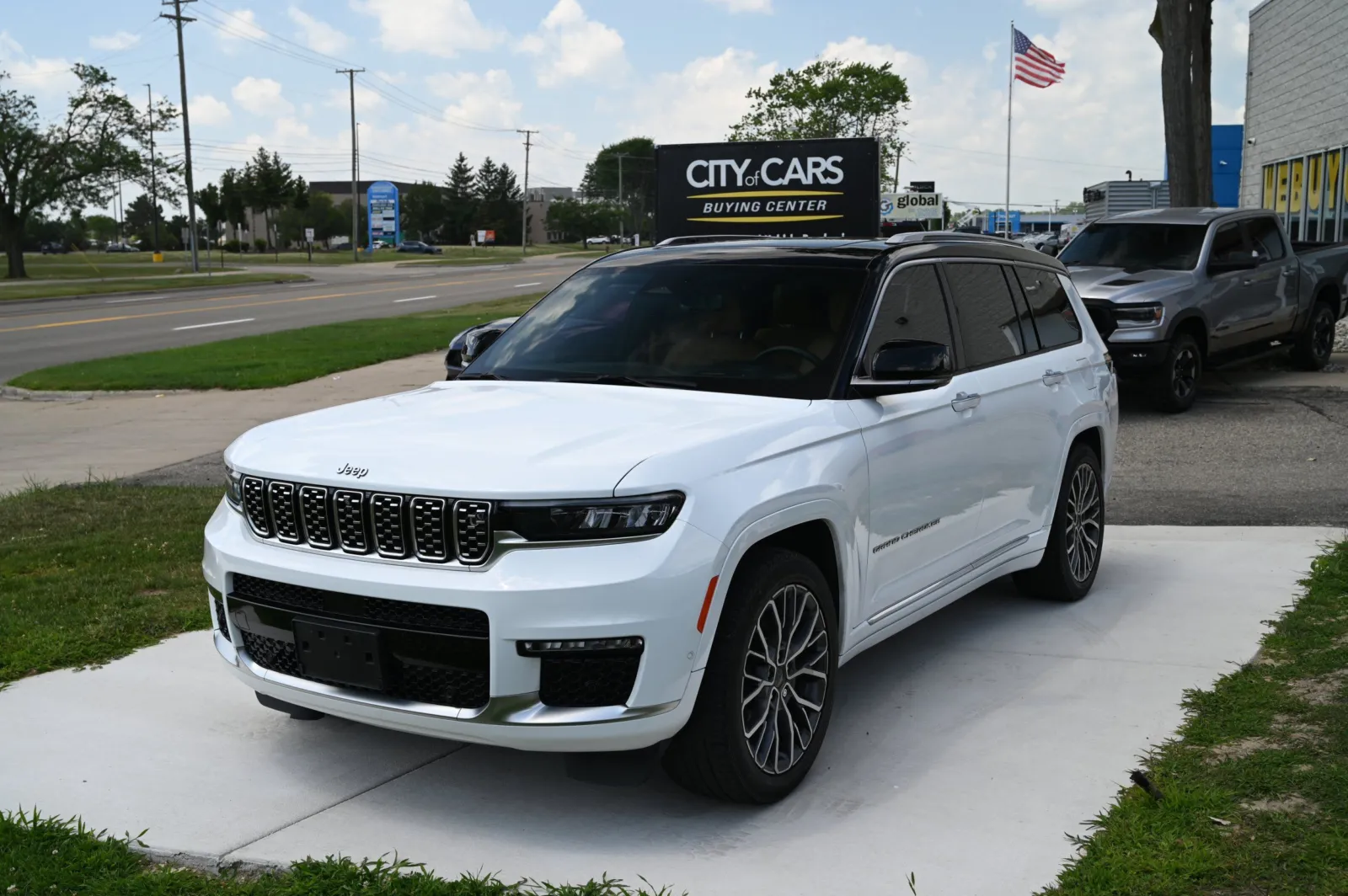 White 2023 Jeep Grand Cherokee L Summit Reserve for sale in Troy, MI