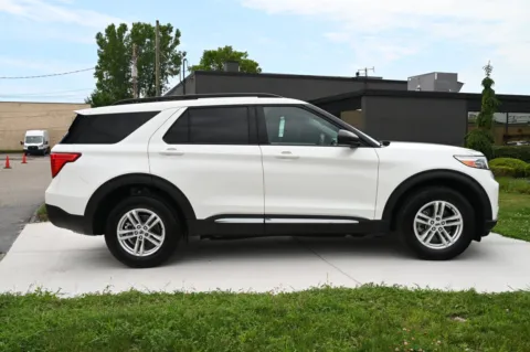 More photos of 2023 Ford Explorer XLT at City of Cars, MI
