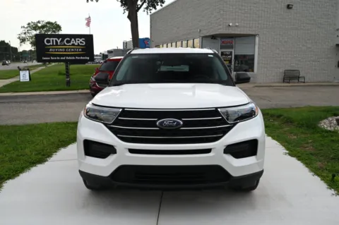 Photos of 2023 Ford Explorer XLT for sale in Troy, MI at City of Cars