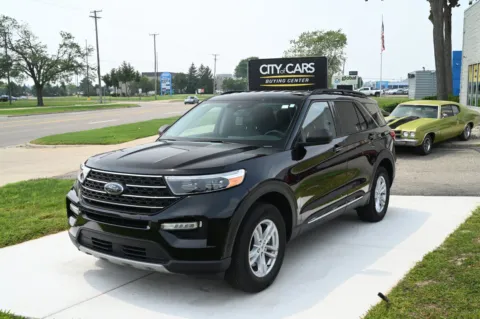 Black 2023 Ford Explorer XLT for sale in Troy, MI