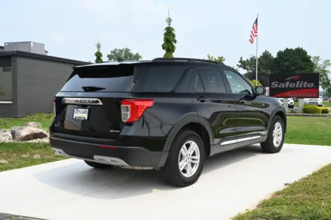 More photos of 2023 Ford Explorer XLT at City of Cars, MI