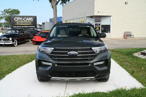 Photos of 2023 Ford Explorer XLT for sale in Troy, MI at City of Cars