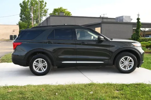 More photos of 2023 Ford Explorer XLT at City of Cars, MI