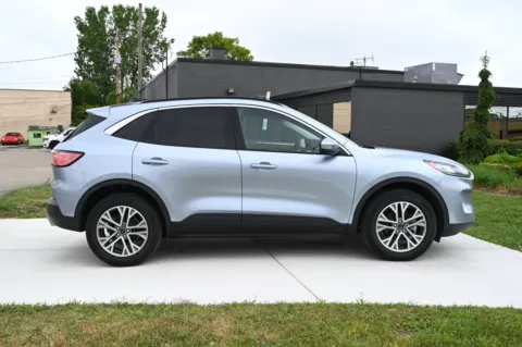 More photos of 2022 Ford Escape SEL at City of Cars, MI