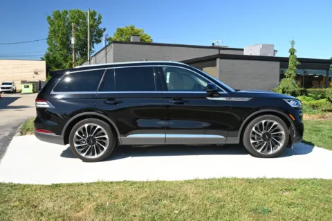 More photos of 2024 Lincoln Aviator Reserve at City of Cars, MI