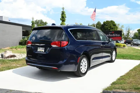 More photos of 2018 Chrysler Pacifica Touring L at City of Cars, MI