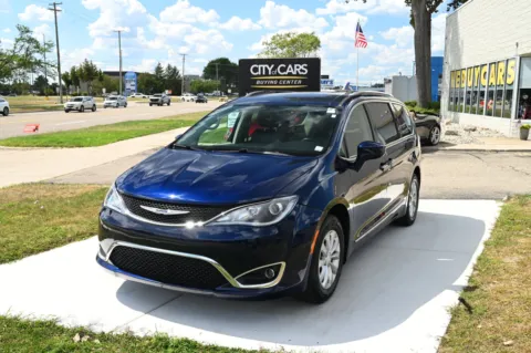 Blue 2018 Chrysler Pacifica Touring L for sale in Troy, MI