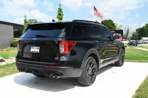 More photos of 2023 Ford Explorer ST at City of Cars, MI
