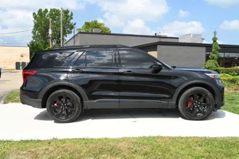 More photos of 2023 Ford Explorer ST at City of Cars, MI