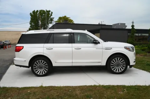More photos of 2018 Lincoln Navigator Reserve at City of Cars, MI