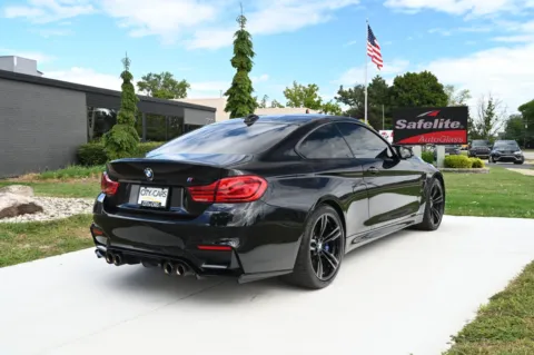 More photos of 2018 BMW M4 at City of Cars, MI