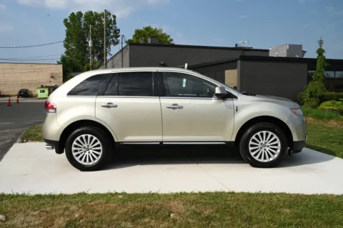 More photos of 2011 Lincoln MKX at City of Cars, MI