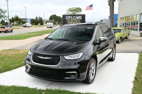 Black 2022 Chrysler Pacifica Limited for sale in Troy, MI