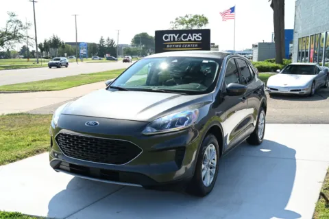 Gray 2020 Ford Escape SE for sale in Troy, MI