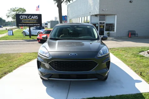 Photos of 2020 Ford Escape SE for sale in Troy, MI at City of Cars