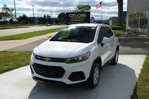 White 2022 Chevrolet Trax LS for sale in Troy, MI