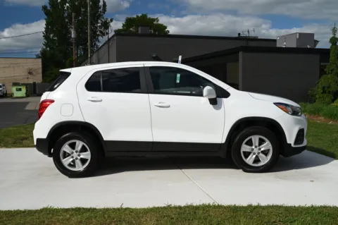 More photos of 2022 Chevrolet Trax LS at City of Cars, MI