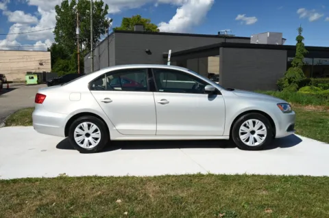More photos of 2012 Volkswagen Jetta SE at City of Cars, MI