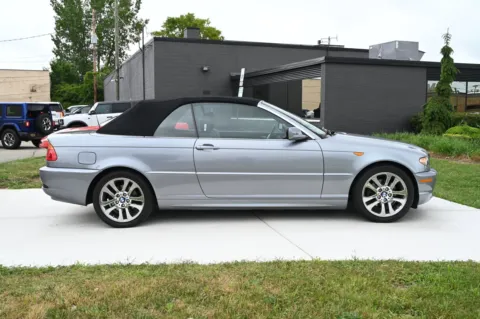 More photos of 2004 BMW 325Ci at City of Cars, MI