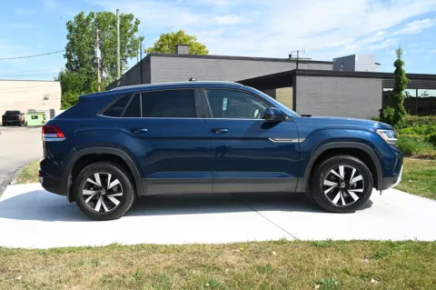 More photos of 2022 Volkswagen Atlas Cross Sport SE at City of Cars, MI