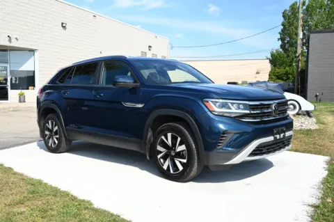 Another view of 2022 Volkswagen Atlas Cross Sport SE for sale in Troy, MI at City of Cars