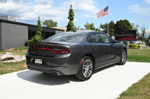 More photos of 2019 Dodge Charger SXT at City of Cars, MI