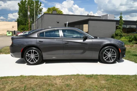 More photos of 2019 Dodge Charger SXT at City of Cars, MI