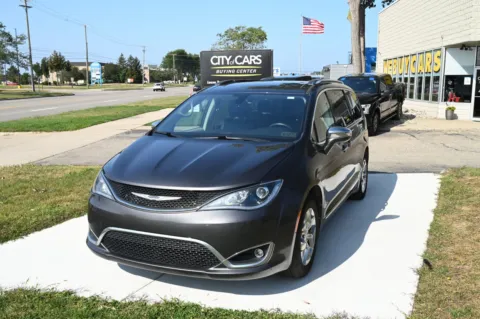Gray 2019 Chrysler Pacifica Limited for sale in Troy, MI