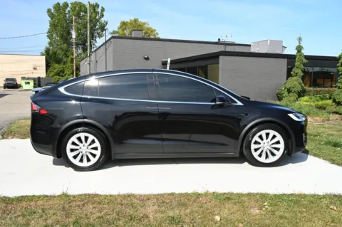 More photos of 2017 Tesla Model X 75D at City of Cars, MI