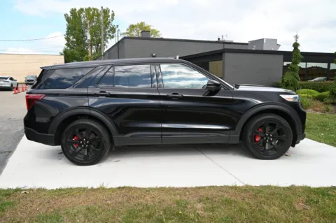 More photos of 2022 Ford Explorer ST at City of Cars, MI