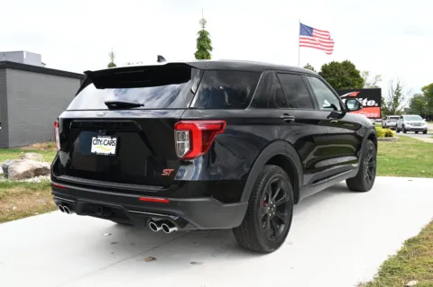 More photos of 2022 Ford Explorer ST at City of Cars, MI