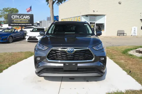 Photos of 2024 Toyota Highlander Hybrid Platinum for sale in Troy, MI at City of Cars