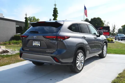 More photos of 2024 Toyota Highlander Hybrid Platinum at City of Cars, MI