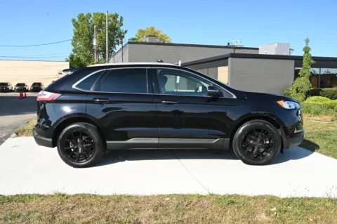 More photos of 2020 Ford Edge Titanium at City of Cars, MI