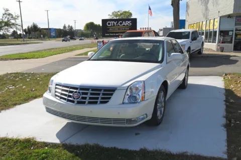 White 2011 Cadillac DTS Luxury Collection for sale in Troy, MI