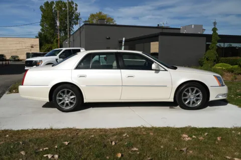 More photos of 2011 Cadillac DTS Luxury Collection at City of Cars, MI