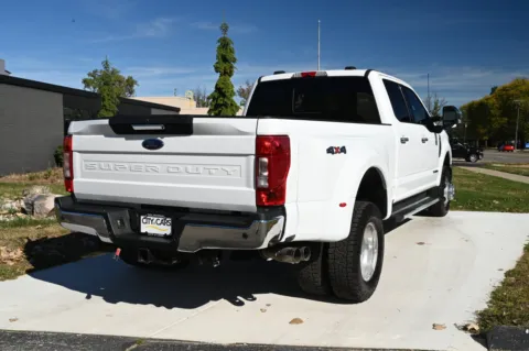 More photos of 2022 Ford F-350 Super Duty Lariat at City of Cars, MI
