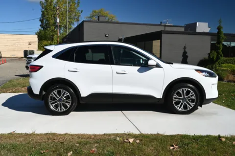 More photos of 2021 Ford Escape SEL at City of Cars, MI