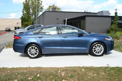 More photos of 2019 Ford Fusion SE at City of Cars, MI
