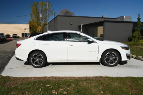 More photos of 2020 Chevrolet Malibu FWD LT at City of Cars, MI