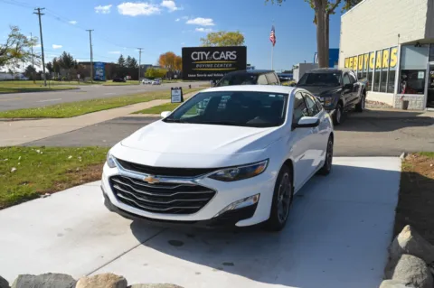 White 2020 Chevrolet Malibu FWD LT for sale in Troy, MI